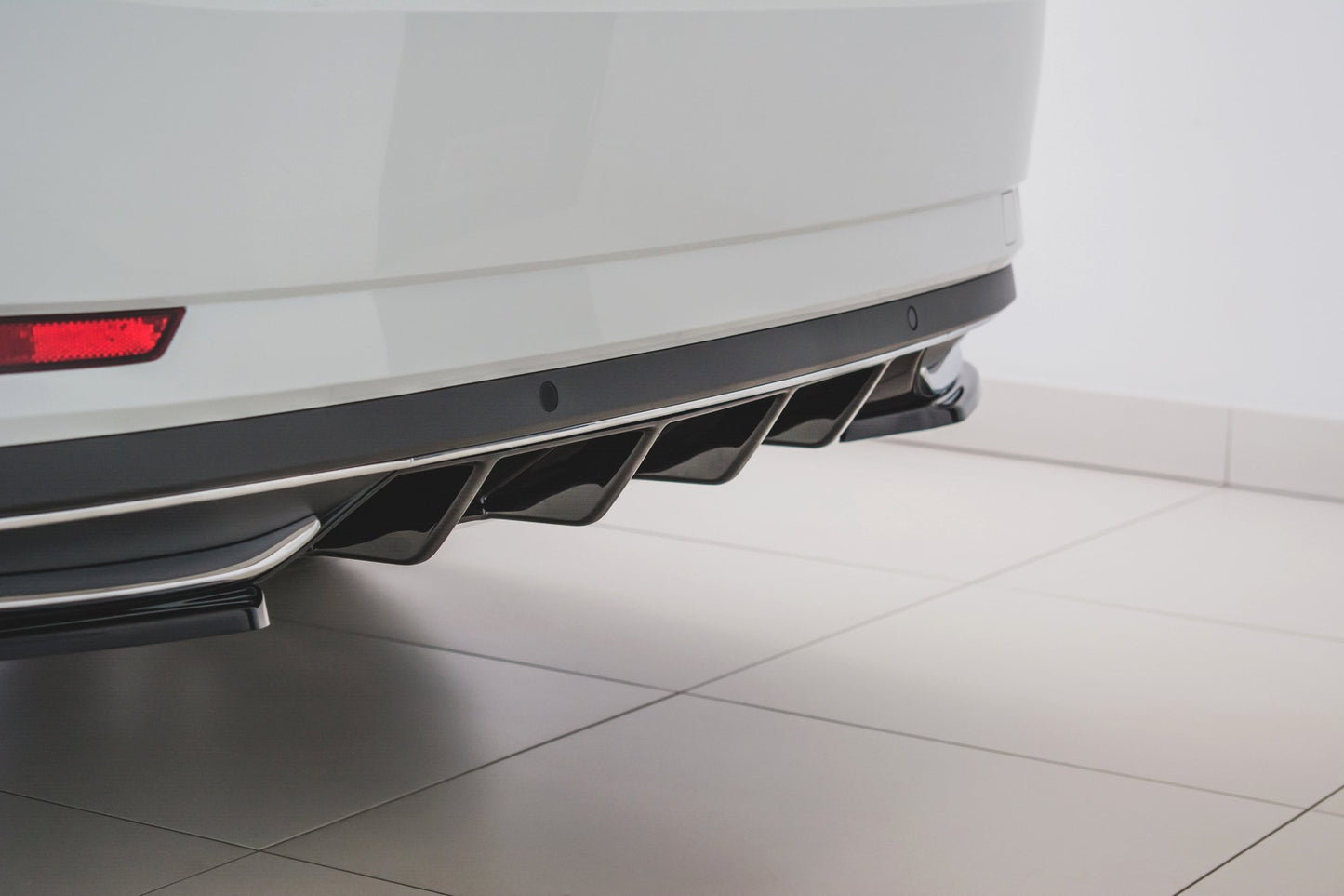 Diffusor Heck Ansatz für Skoda Superb Liftback / Combi Mk3 FL schwarz Hochglanz