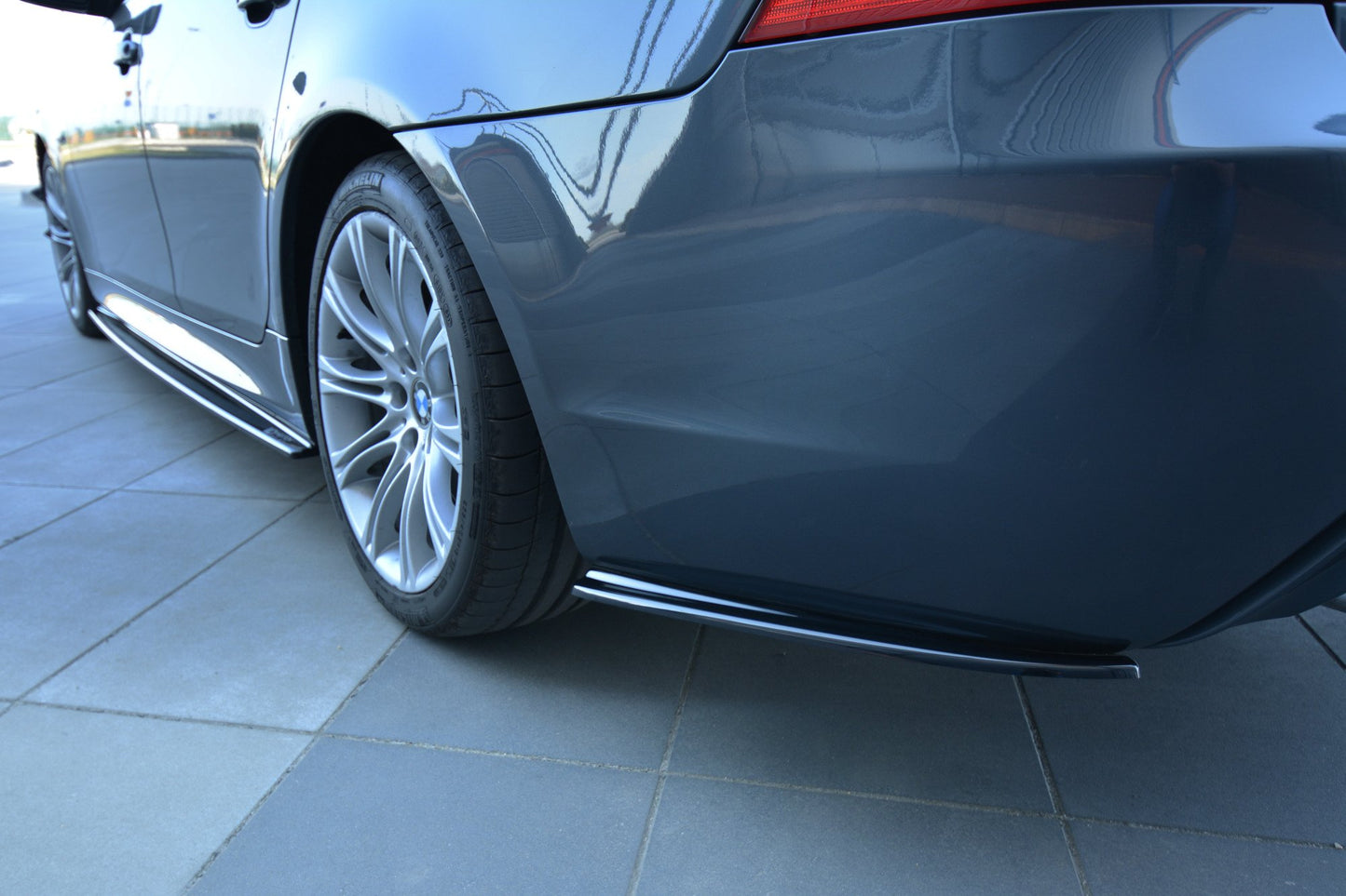 Heck Ansatz Flaps Diffusor für BMW 5er E60/E61 M Paket schwarz Hochglanz