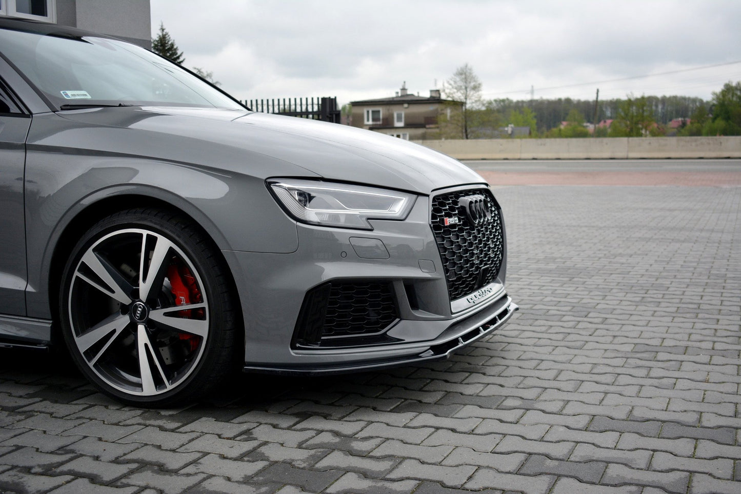 Front Ansatz V.1 für Audi RS3 8V FL Limousine schwarz Hochglanz