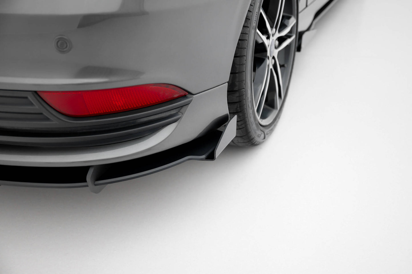 Street Pro Heckschürze + Flaps für Ford Focus ST Mk3 Facelift schwarz Hochglanz