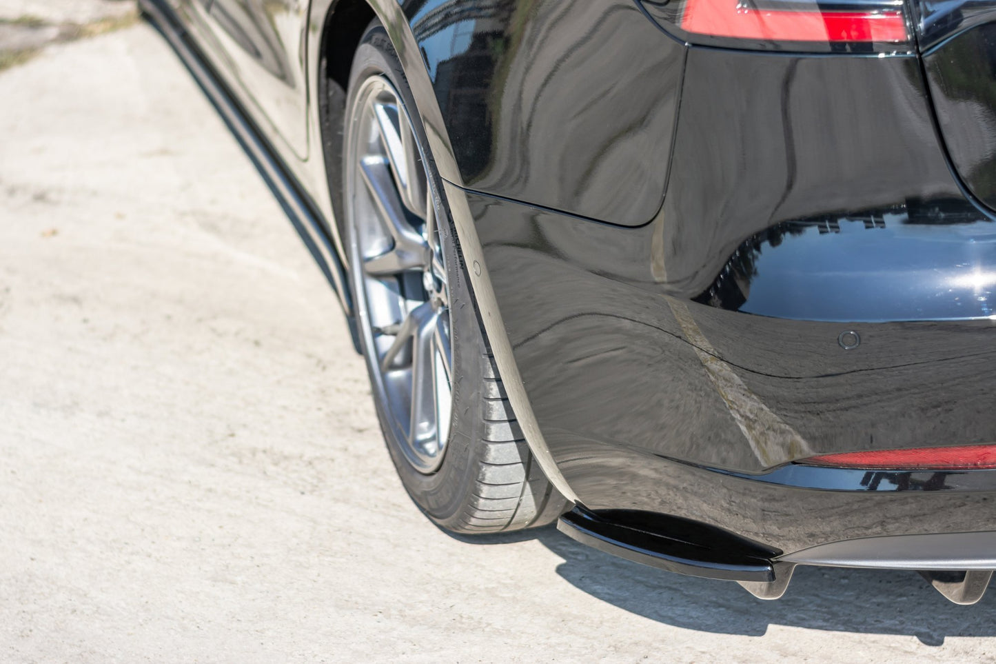Heck Ansatz Flaps Diffusor für Tesla Model 3 schwarz Hochglanz