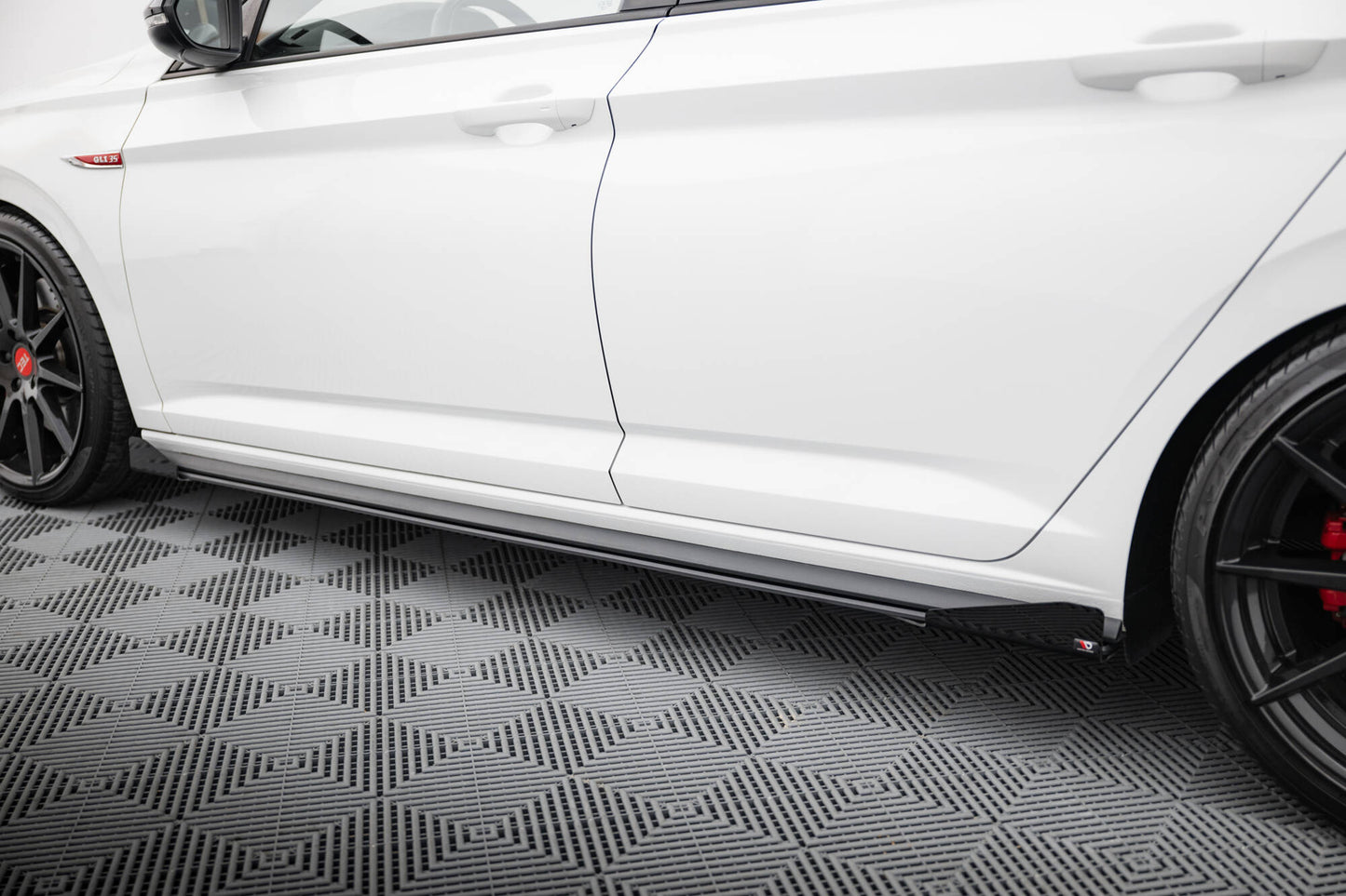 Street Pro Seitenschweller Ansatz für + Flaps Volkswagen Jetta GLI Mk7 schwarz Hochglanz