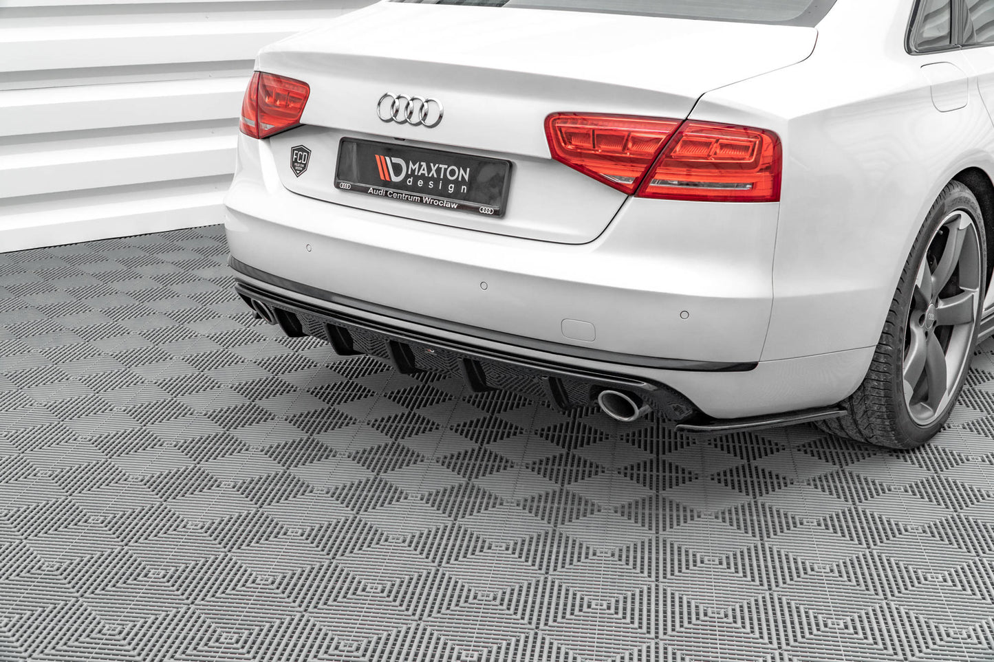 Diffusor Heck Ansatz für Audi A8 D4 schwarz Hochglanz