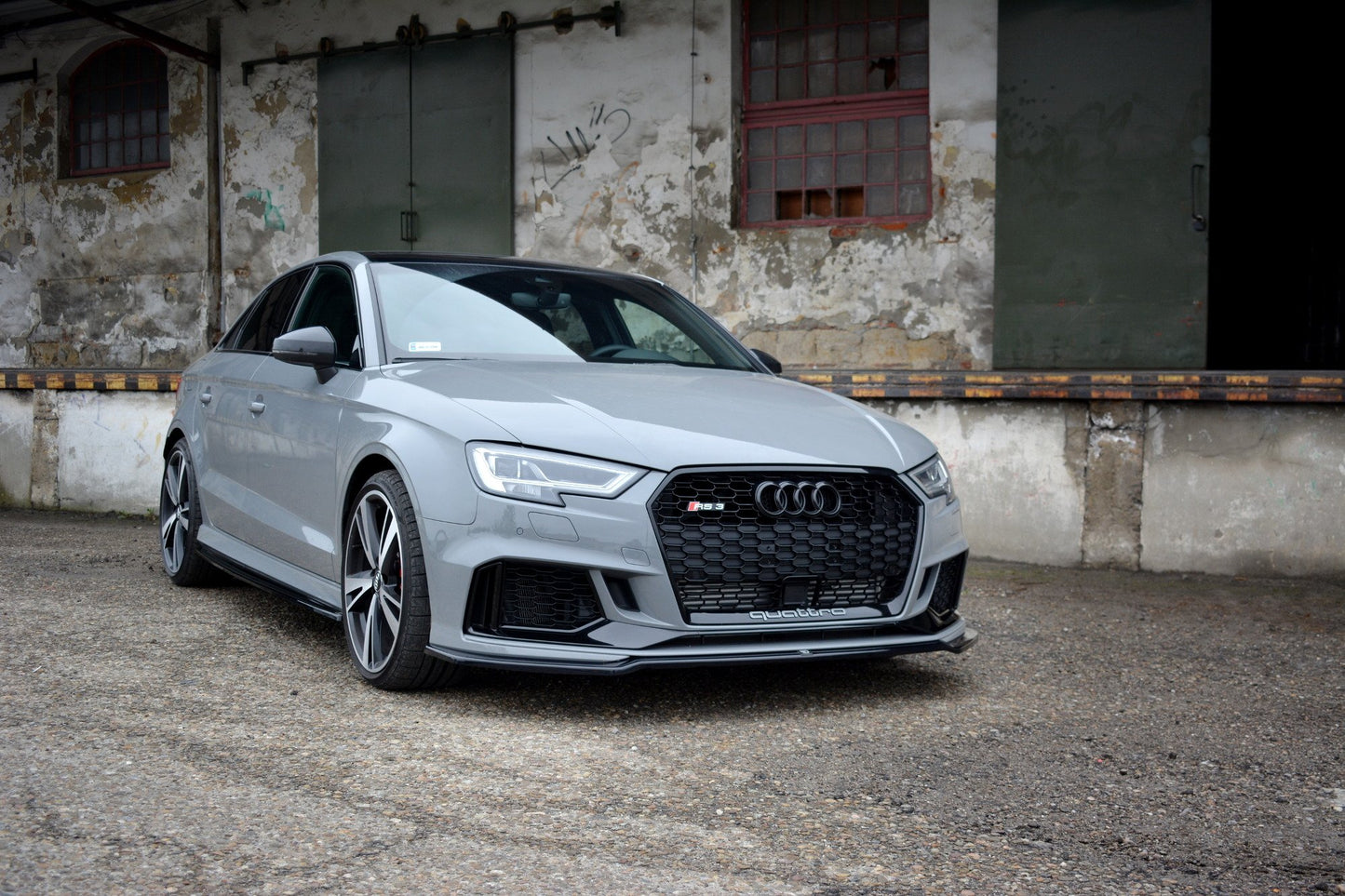 Front Ansatz V.2 für Audi RS3 8V FL Limousine schwarz Hochglanz