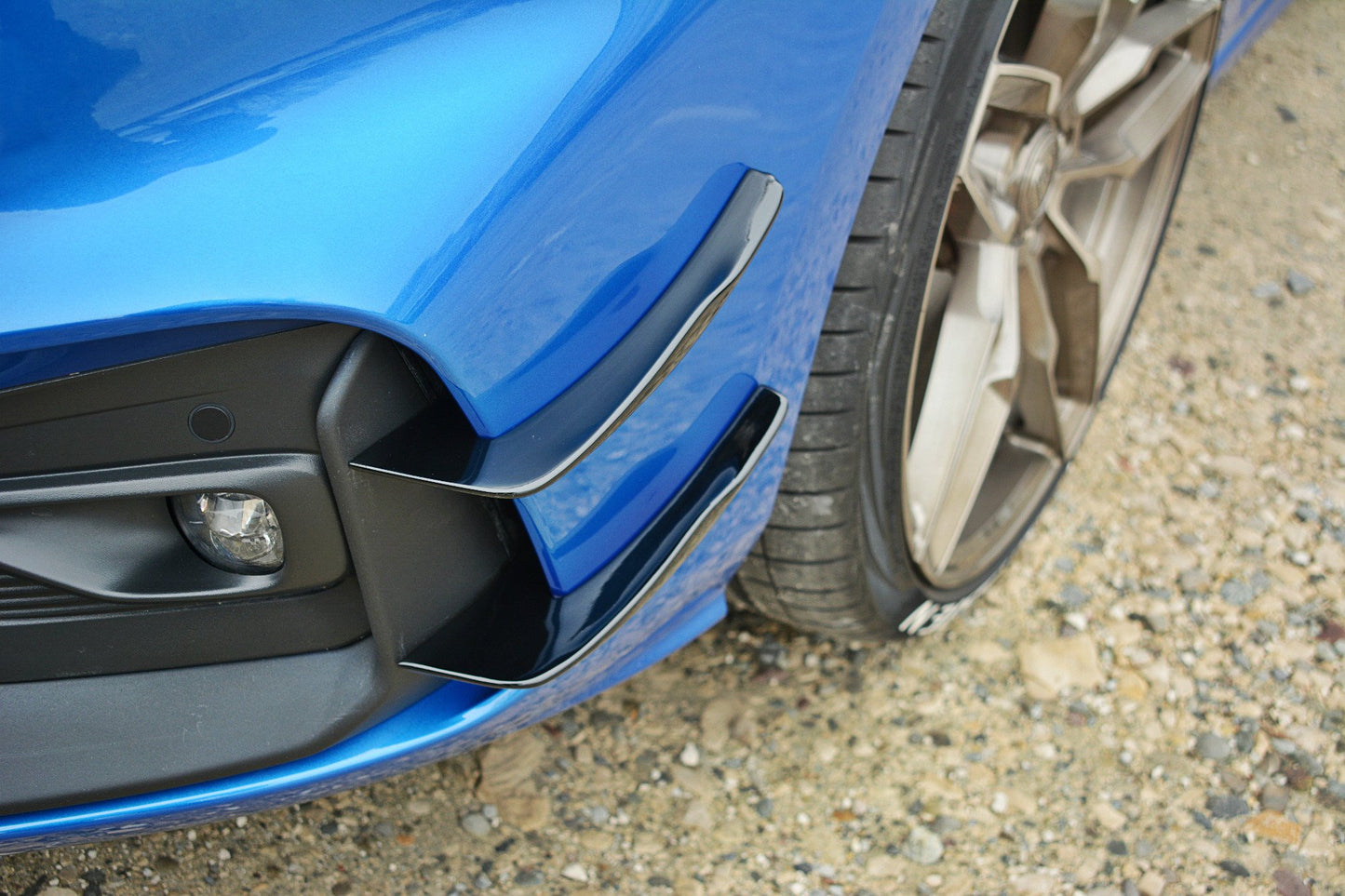 Stoßstangen Flaps Wings vorne Canards für Ford Focus ST / ST-Line Mk4