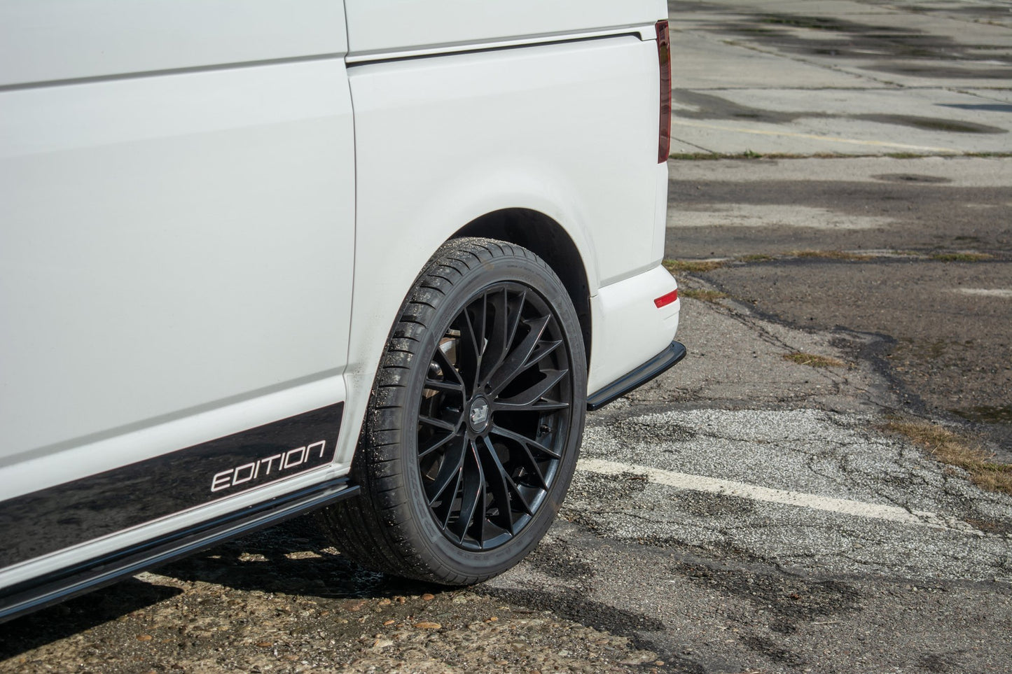 Heck Ansatz Flaps Diffusor für VW T6 schwarz Hochglanz