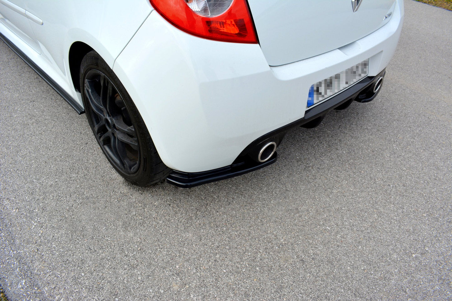 Heck Ansatz Flaps Diffusor für RENAULT CLIO MK3 RS FACELIFT schwarz Hochglanz