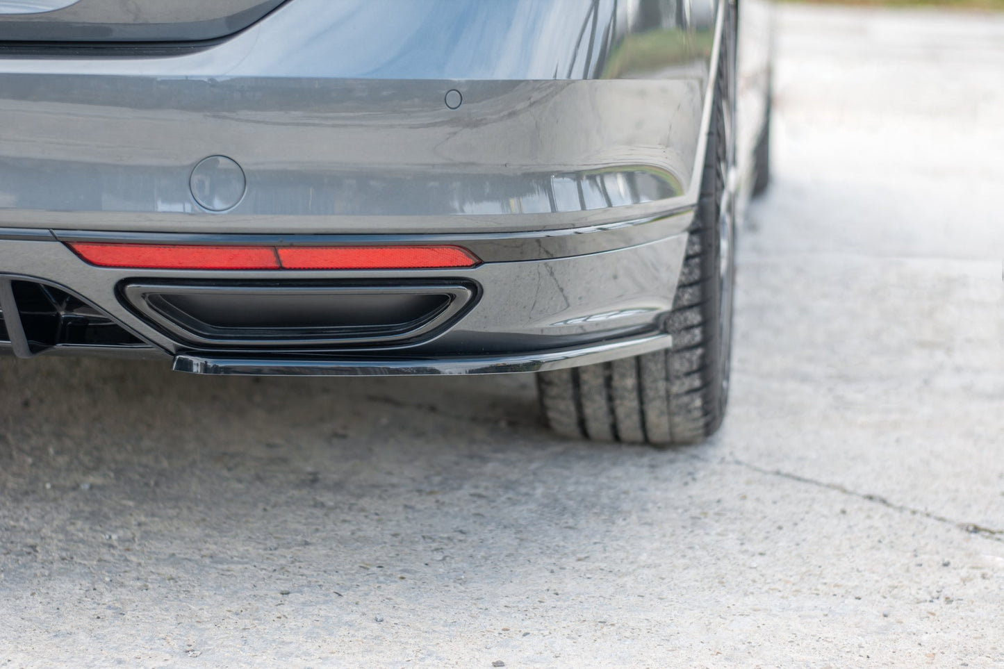 Heck Ansatz Flaps Diffusor für VW Passat R-Line B8 schwarz Hochglanz