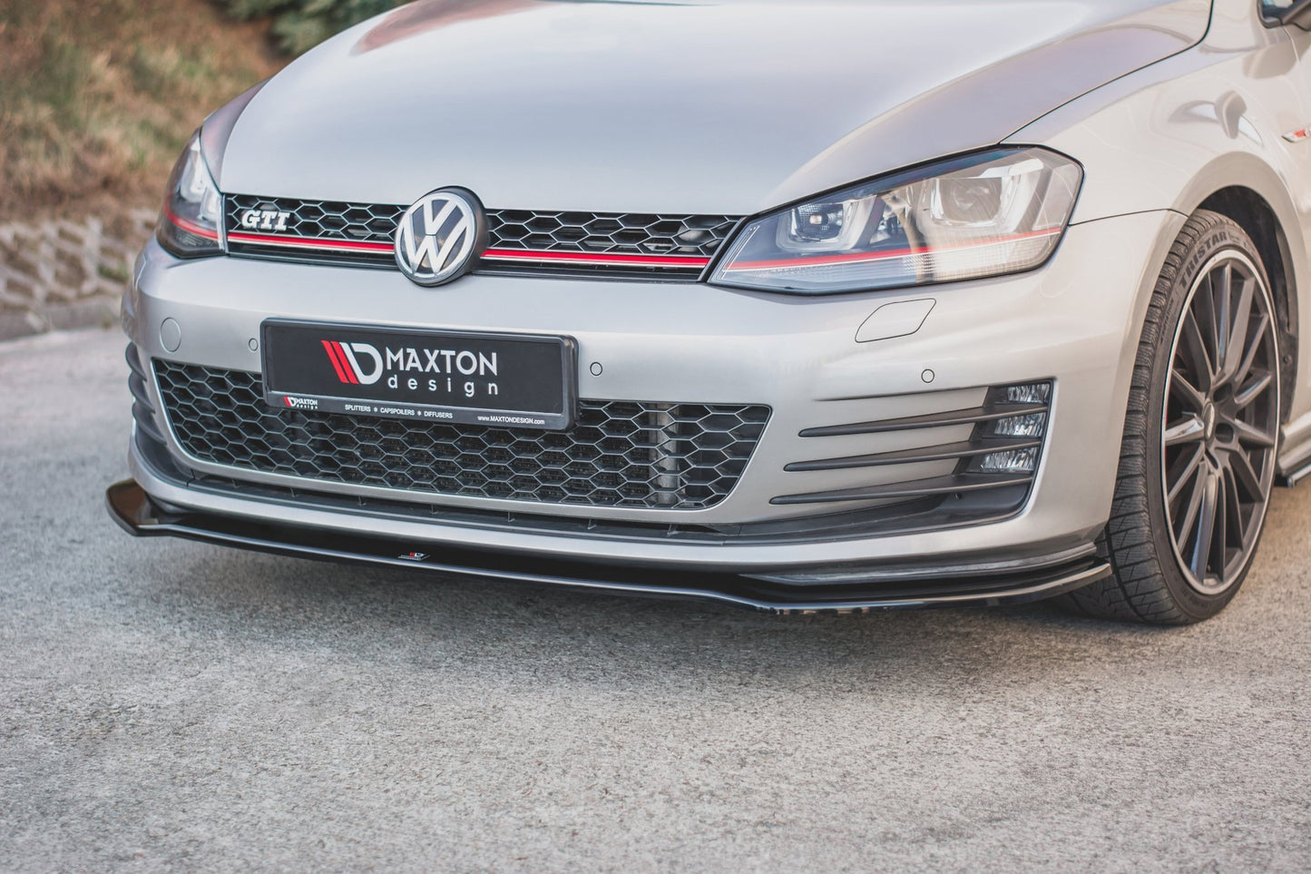 Front Ansatz V.2 für VW Golf 7 GTI schwarz Hochglanz