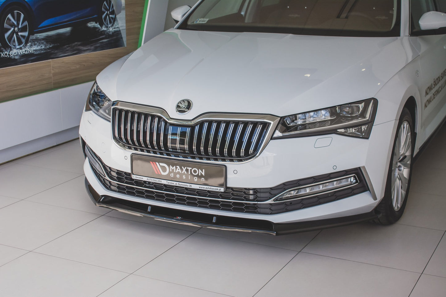 Front Ansatz V.2 für Skoda Superb Liftback / Combi Mk3 Facelift schwarz Hochglanz