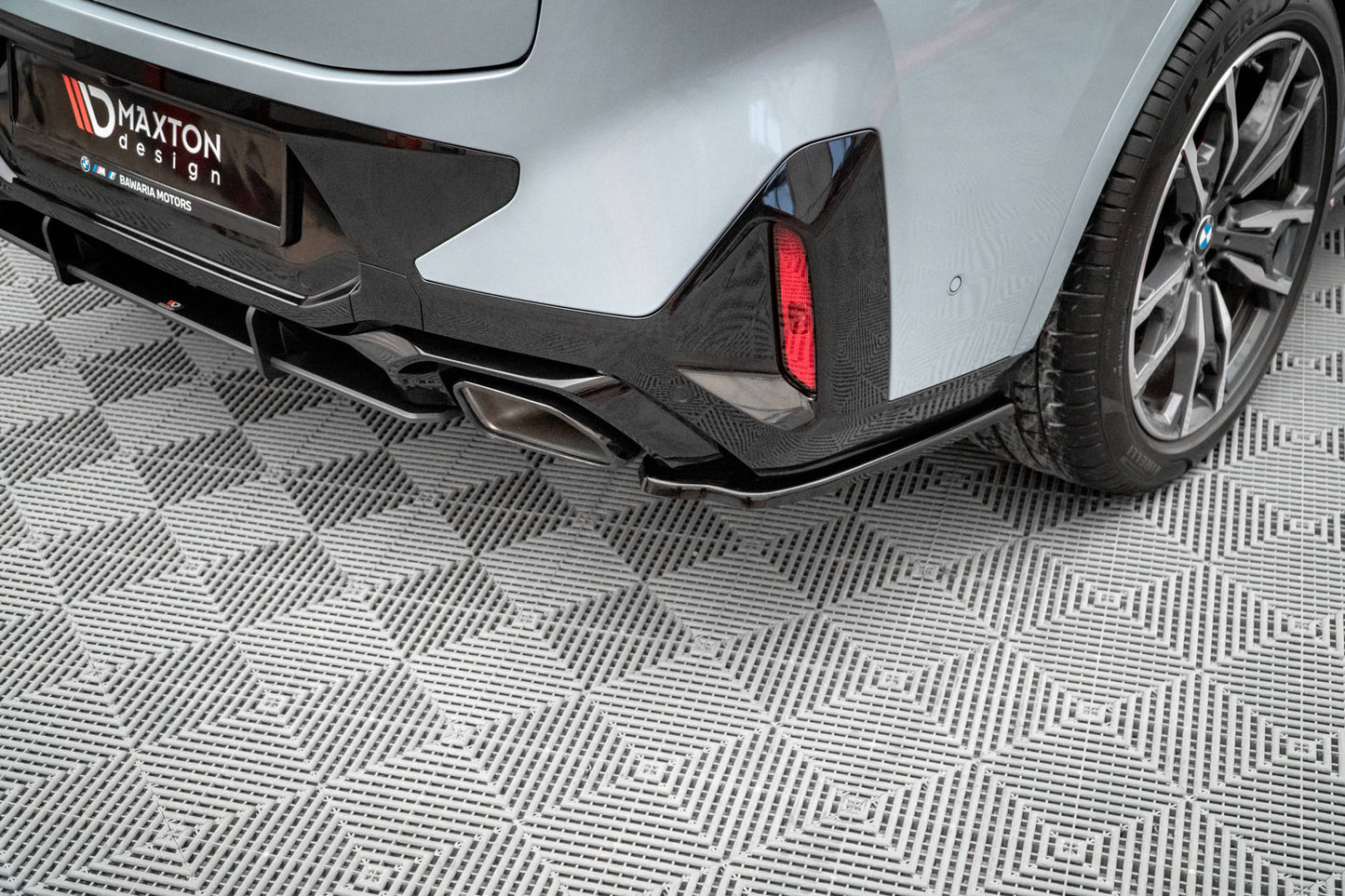 Heck Ansatz Flaps Diffusor für BMW X4 M-Paket G02 Facelift schwarz Hochglanz