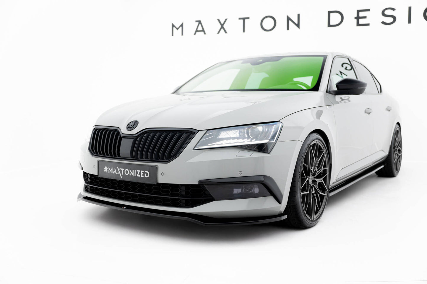 Front Ansatz V.2 für Skoda Superb Liftback / Combi Mk3 schwarz Hochglanz