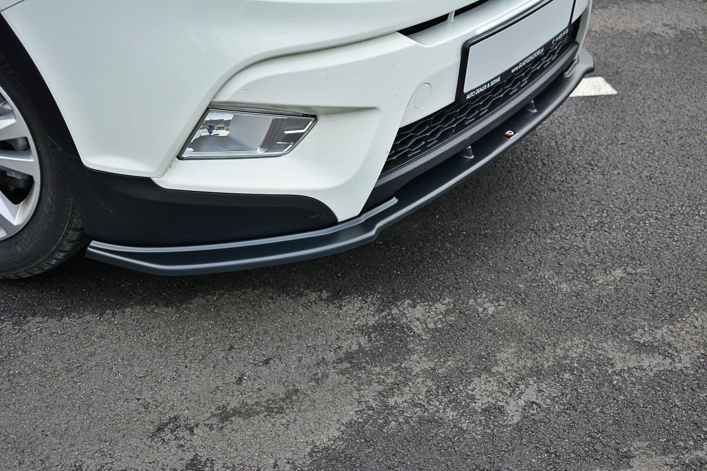Front Ansatz V.1 für SSANGYONG TIVOLI schwarz Hochglanz