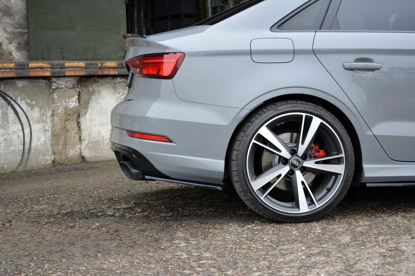 Splitter / Diffusor Heck Ansatz für Audi RS3 8V FL Limousine schwarz Hochglanz