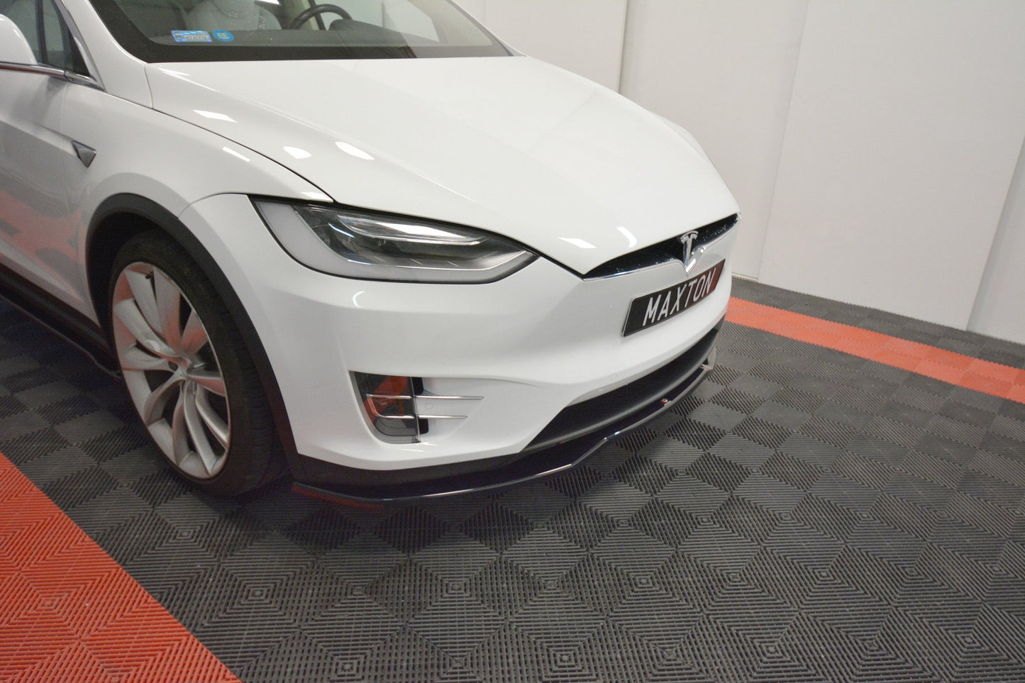 Front Ansatz V.2 für TESLA MODEL X schwarz Hochglanz