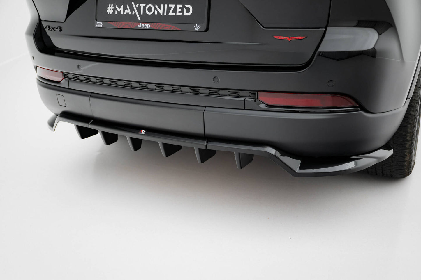 Mittlerer Cup Diffusor DTM Look Heck Ansatz für Jeep Grand Cherokee Trailhawk Mk5 schwarz Hochglanz