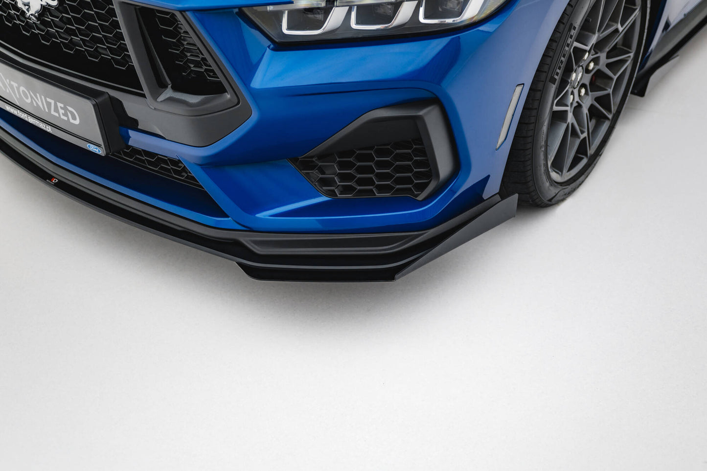 Street Pro Front Ansatz + Flaps für Ford Mustang GT Mk7 schwarz Hochglanz
