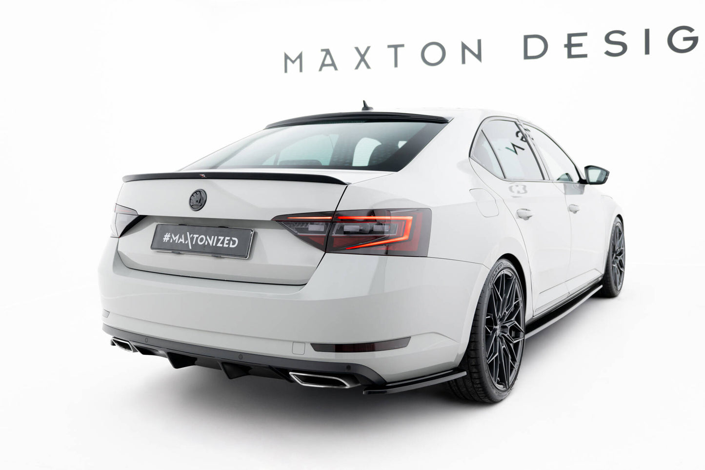 Heckscheiben Spoiler für Skoda Superb Liftback Mk3 / Mk3 Facelift schwarz Hochglanz