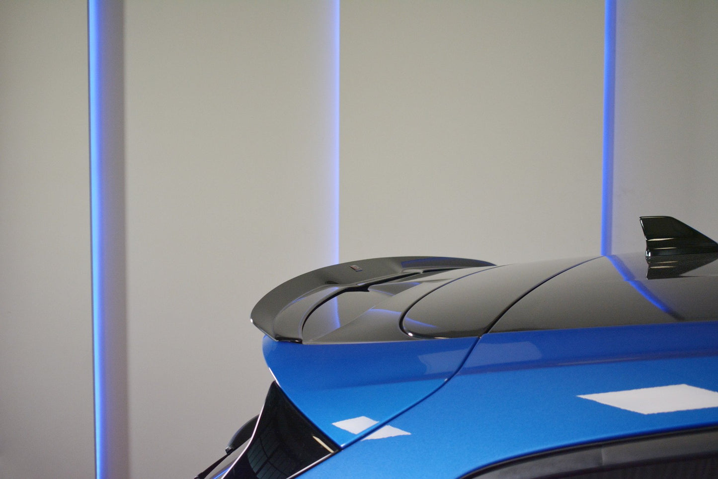 Spoiler CAP V.2 für Ford Focus Hatchback ST-Line Mk4 schwarz Hochglanz