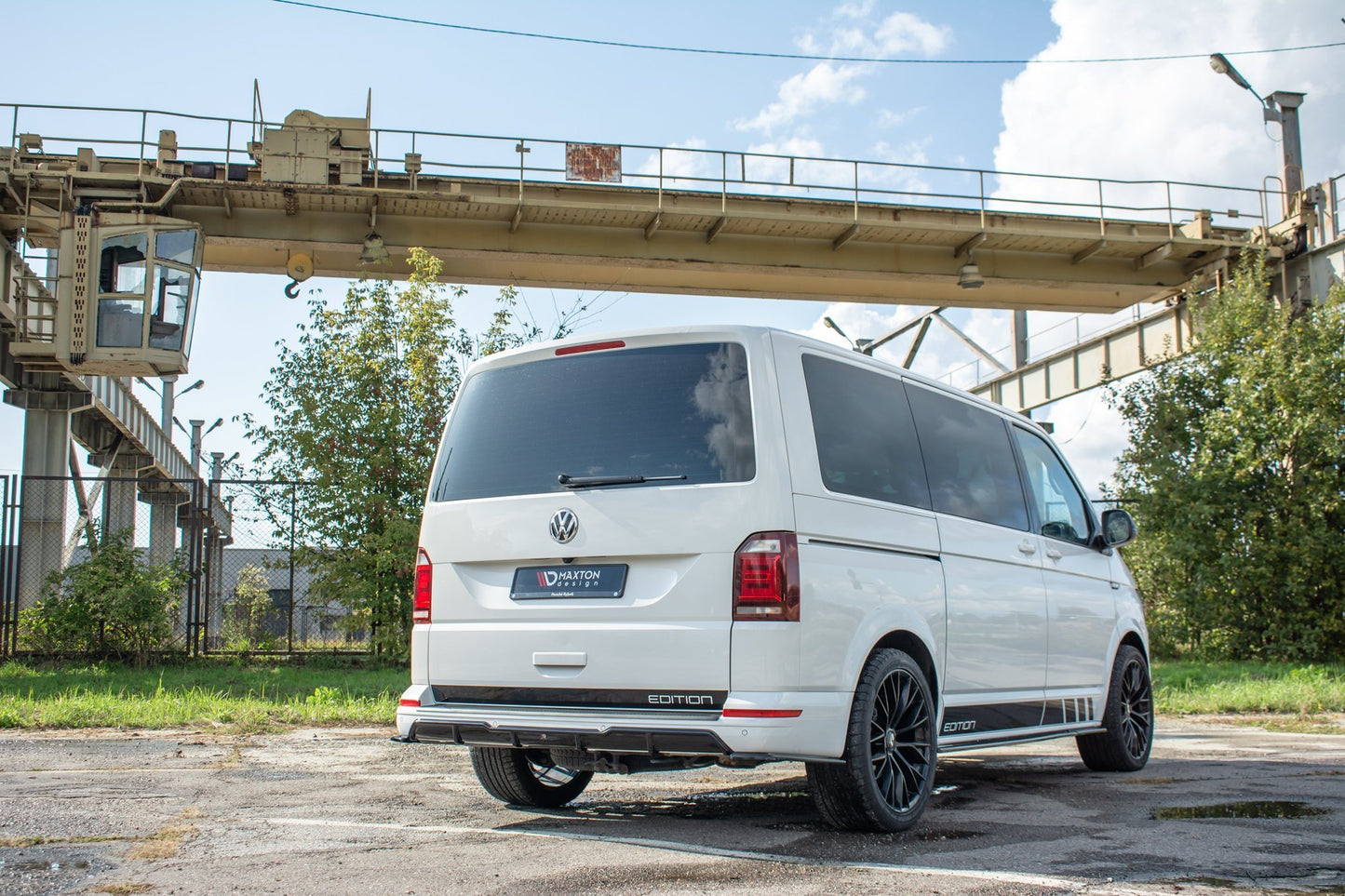 Diffusor Heck Ansatz für VW T6 schwarz Hochglanz
