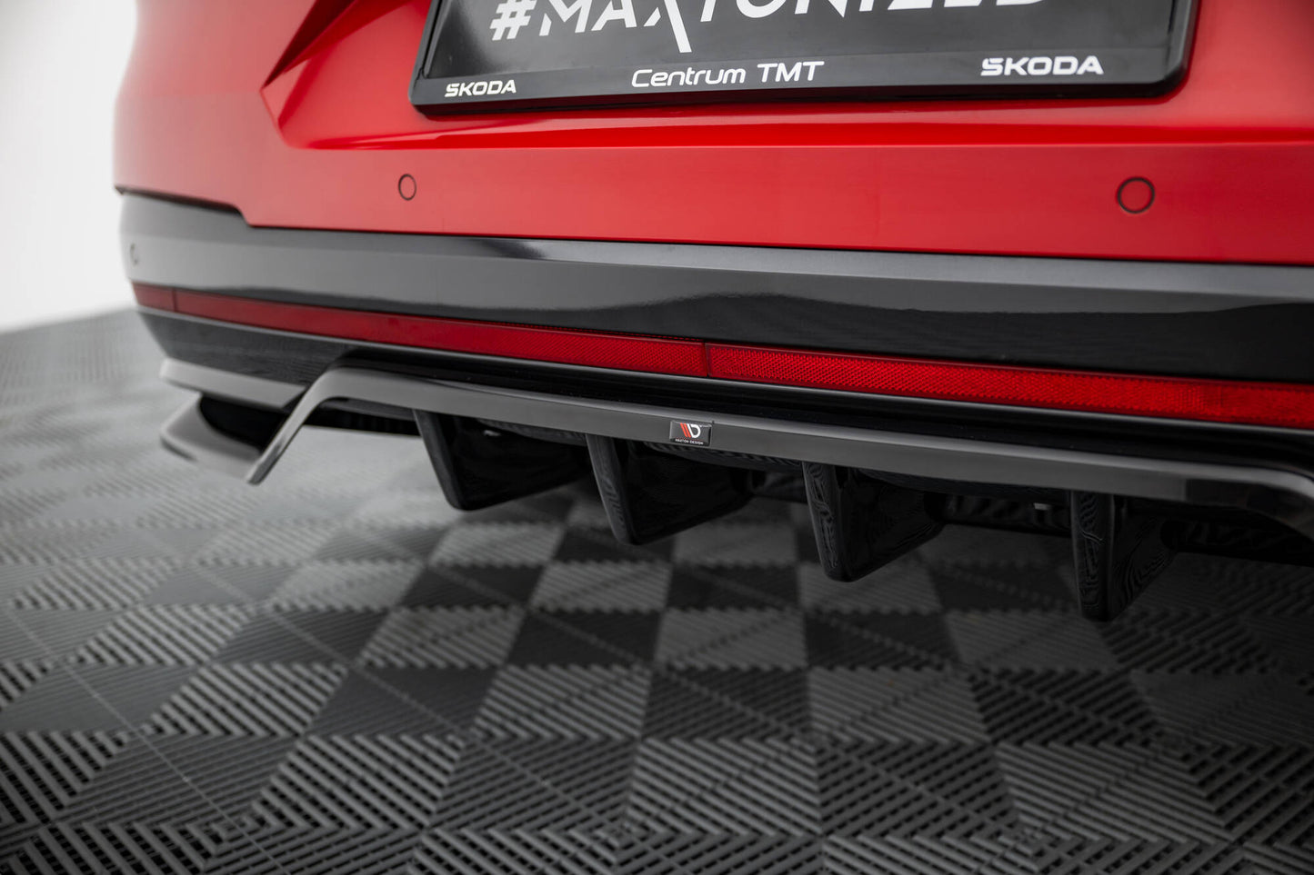 Mittlerer Cup Diffusor DTM Look Heck Ansatz für Skoda Enyaq Coupe iV RS schwarz Hochglanz