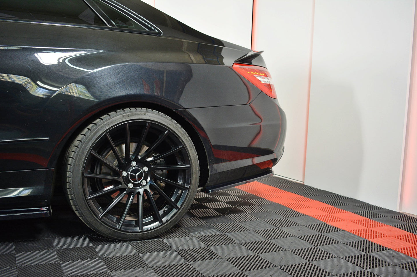 Splitter / Diffusor Heck Ansatz für Mercedes-Benz E-Klasse W207 Coupe AMG-Line schwarz Hochglanz