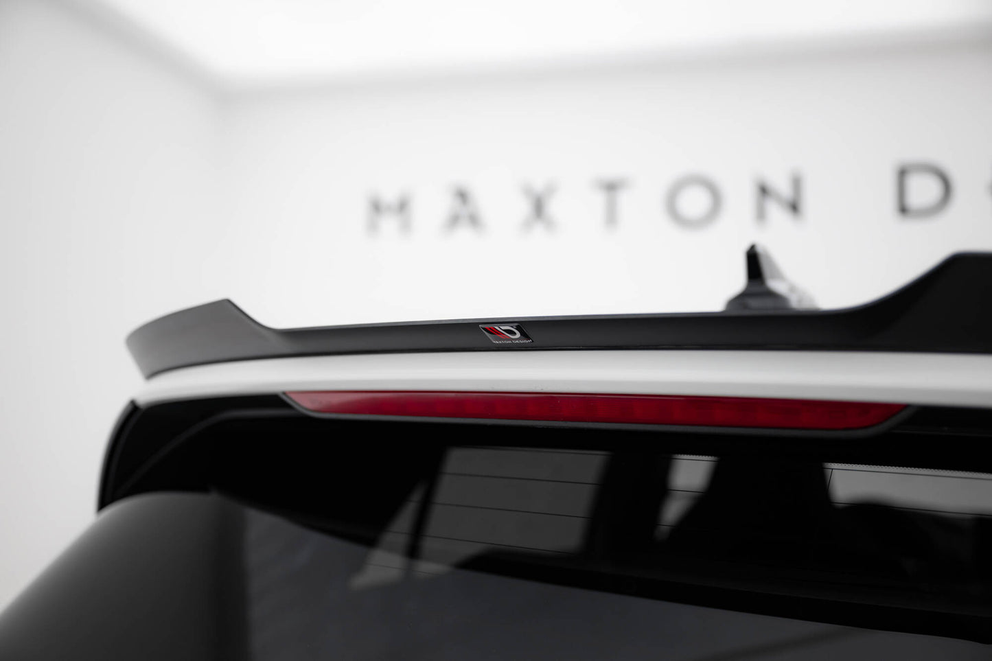Spoiler CAP V.2 für VW Golf GTI / GTE / GTD / R-Line / R Mk8 schwarz Hochglanz
