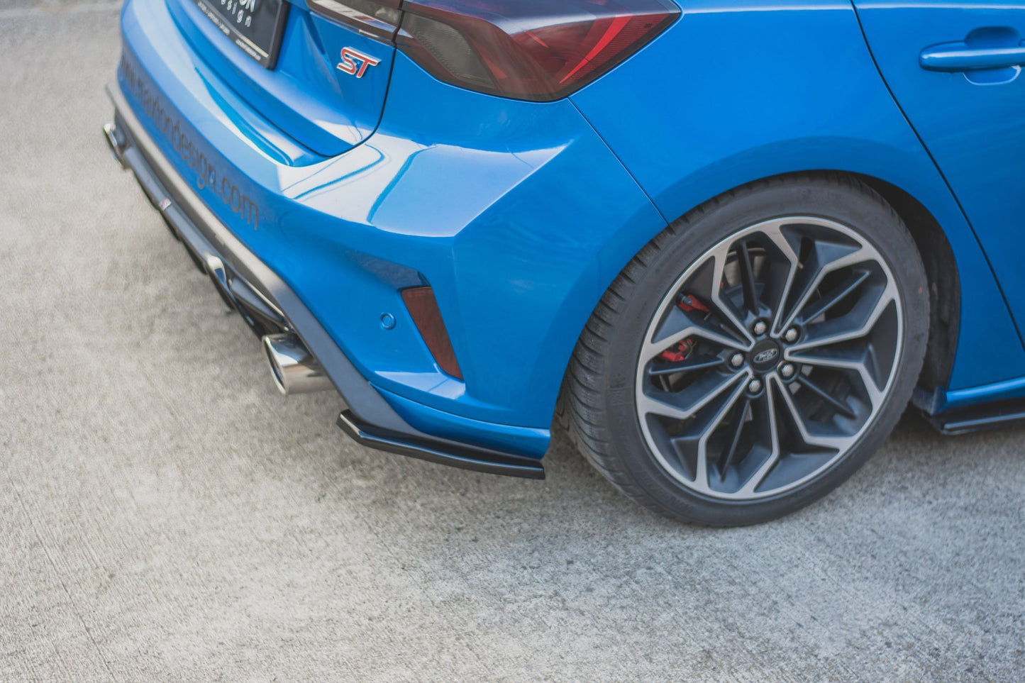 Heck Ansatz Flaps Diffusor V.1 für Ford Focus ST Mk4 schwarz Hochglanz