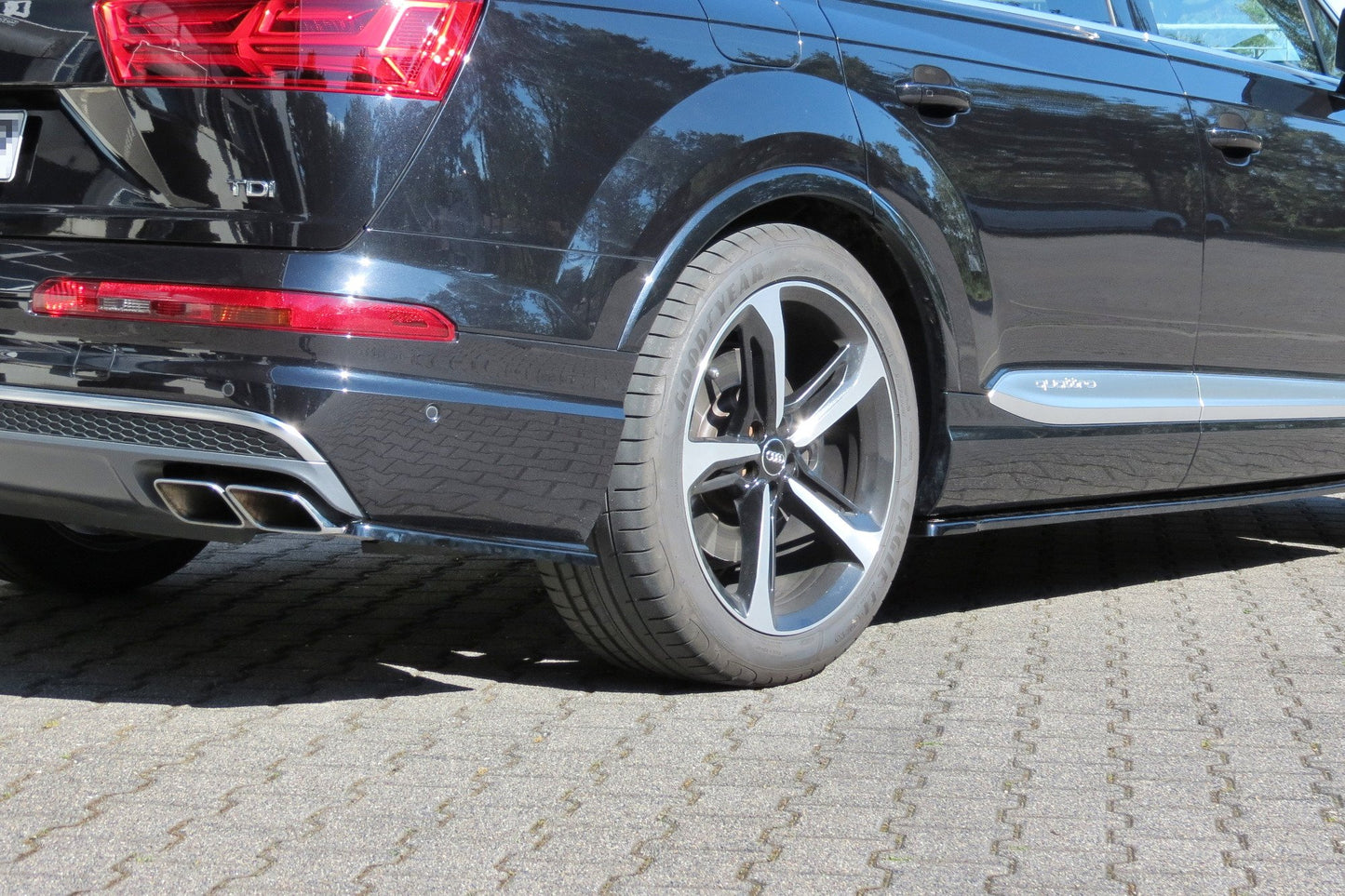 Heck Ansatz Flaps Diffusor für Audi SQ7 / Q7 S-Line Mk.2 schwarz Hochglanz