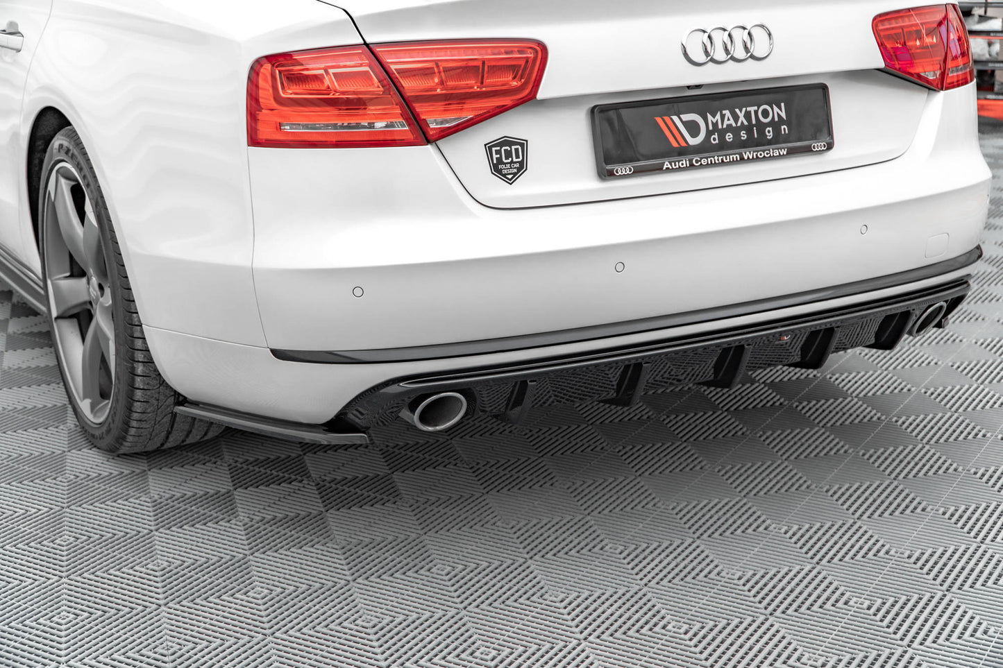 Diffusor Heck Ansatz für Audi A8 D4 schwarz Hochglanz