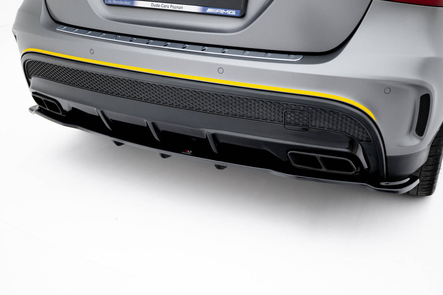 Mittlerer Cup Diffusor DTM Look Heck Ansatz für V.1 Mercedes-Benz GLA 45 AMG schwarz Hochglanz