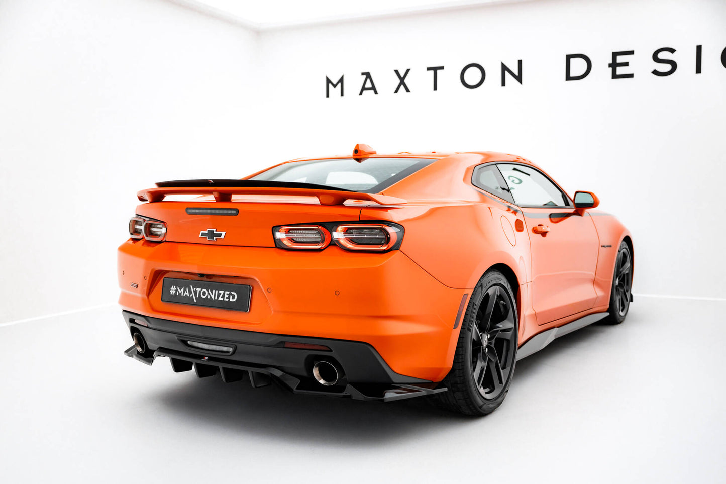 Mittlerer Cup Diffusor DTM Look Heck Ansatz für Chevrolet Camaro SS Mk6 Facelift schwarz Hochglanz