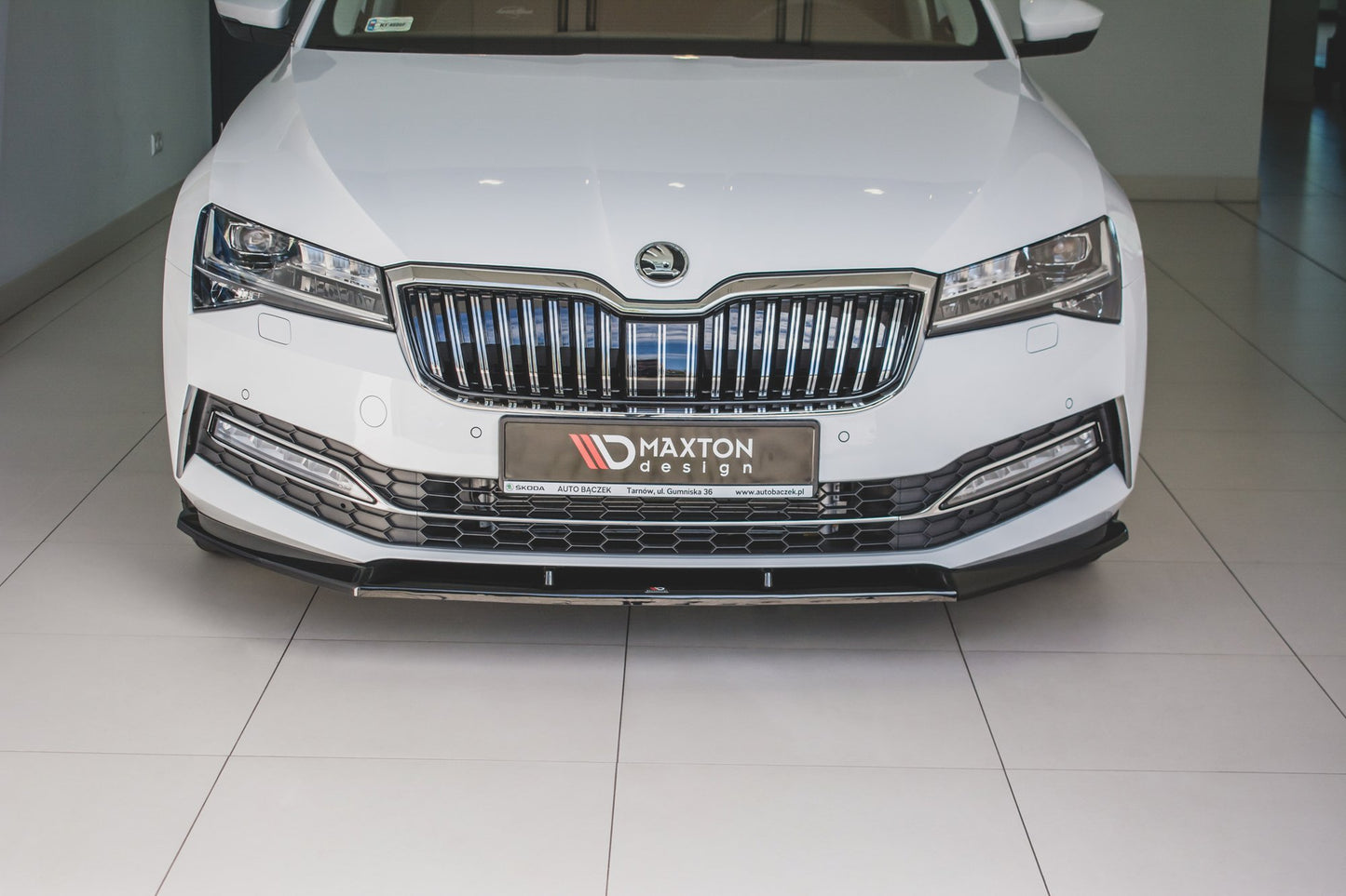 Front Ansatz V.2 für Skoda Superb Liftback / Combi Mk3 Facelift schwarz Hochglanz