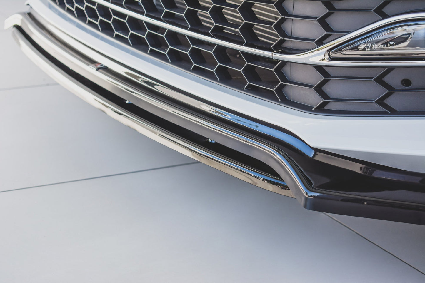 Front Ansatz V.3 für Skoda Superb Liftback / Combi Mk3 Facelift schwarz Hochglanz