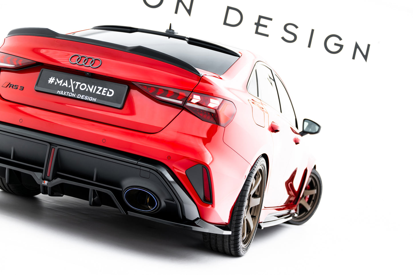 Mittlerer Cup Diffusor DTM Look Heck Ansatz für V.1 Audi RS3 Limousine 8Y Facelift schwarz Hochglanz