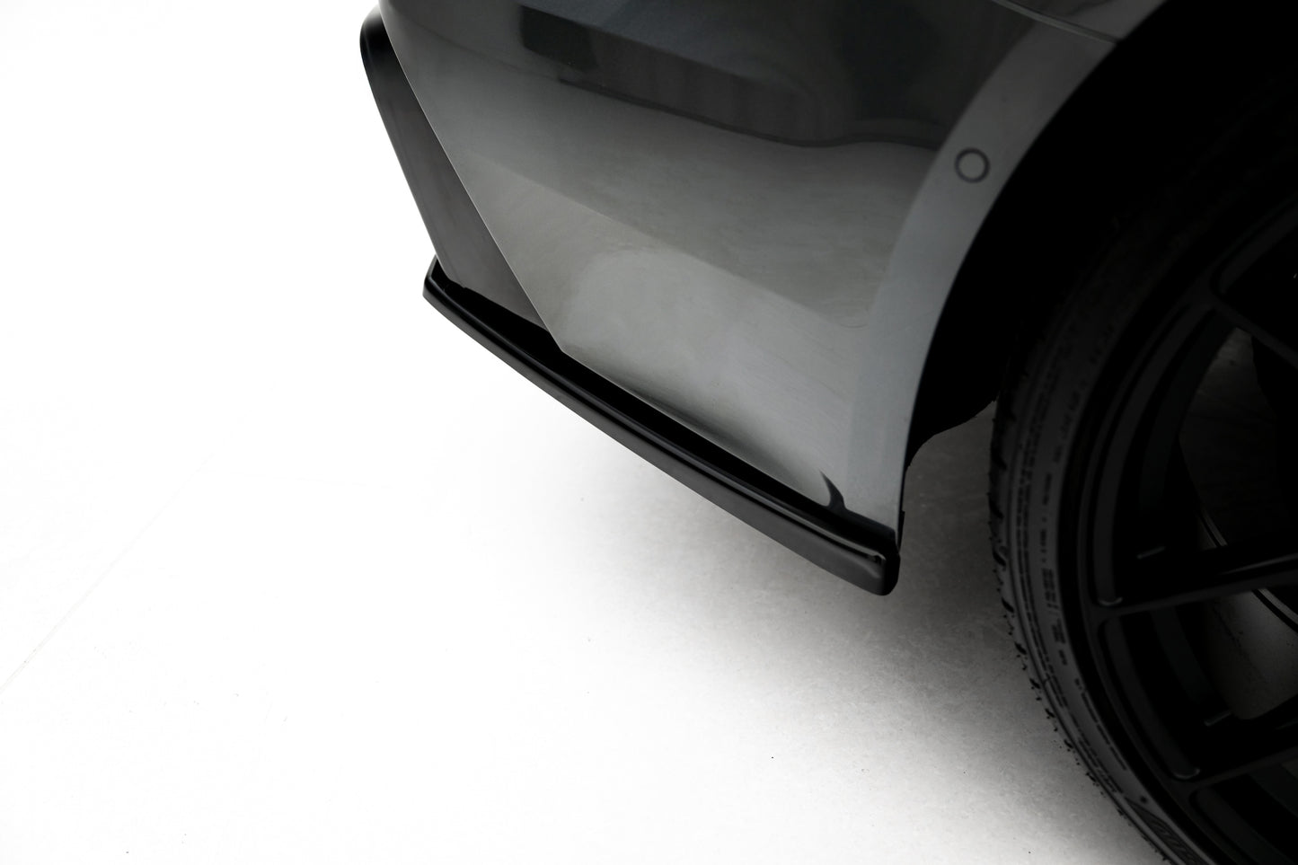 Heck Ansatz Flaps Diffusor V.2 für Audi RS6 C8 schwarz Hochglanz