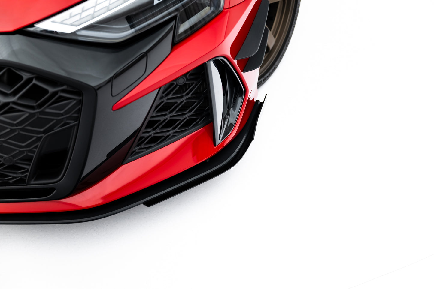 Street Pro Front Ansatz + Flaps für Audi RS3 Limousine 8Y Facelift schwarz Hochglanz