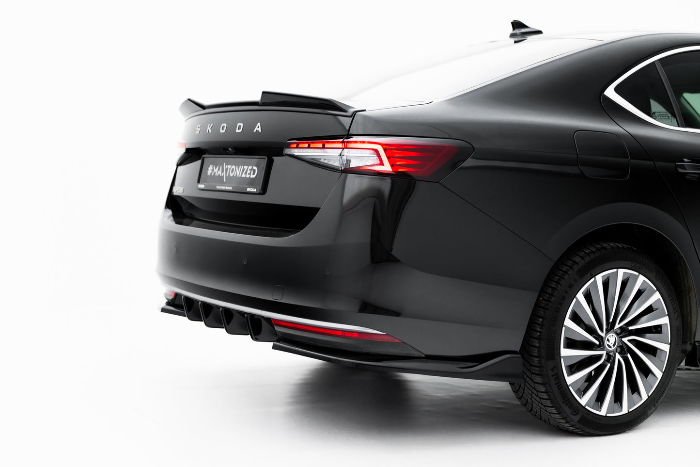 Diffusor Heck Ansatz für Skoda Superb Mk4 schwarz Hochglanz