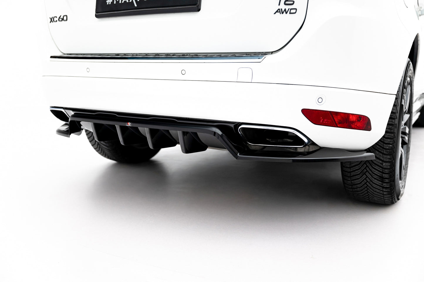 Mittlerer Cup Diffusor DTM Look Heck Ansatz für Volvo XC60 Mk1 Facelift schwarz Hochglanz