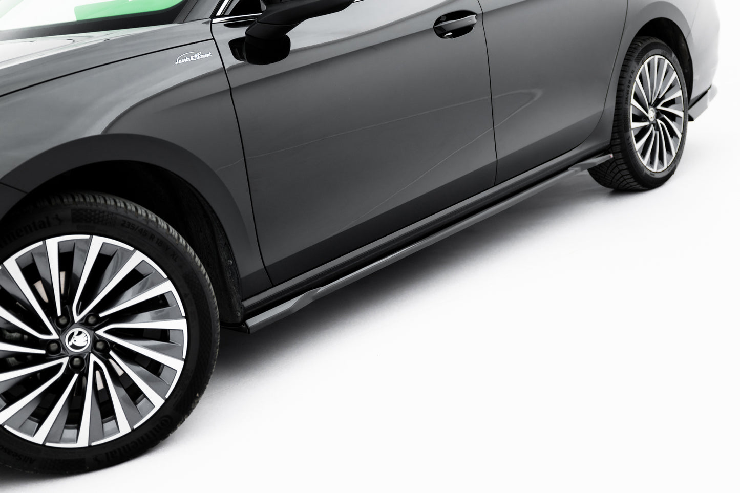 Seitenschweller Ansatz für V.1 für Skoda Superb Mk4 schwarz Hochglanz