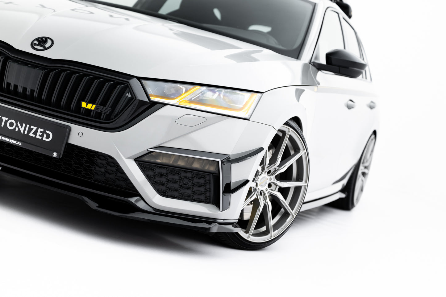 Front Ansatz V.4 für Skoda Octavia RS Mk4 schwarz Hochglanz