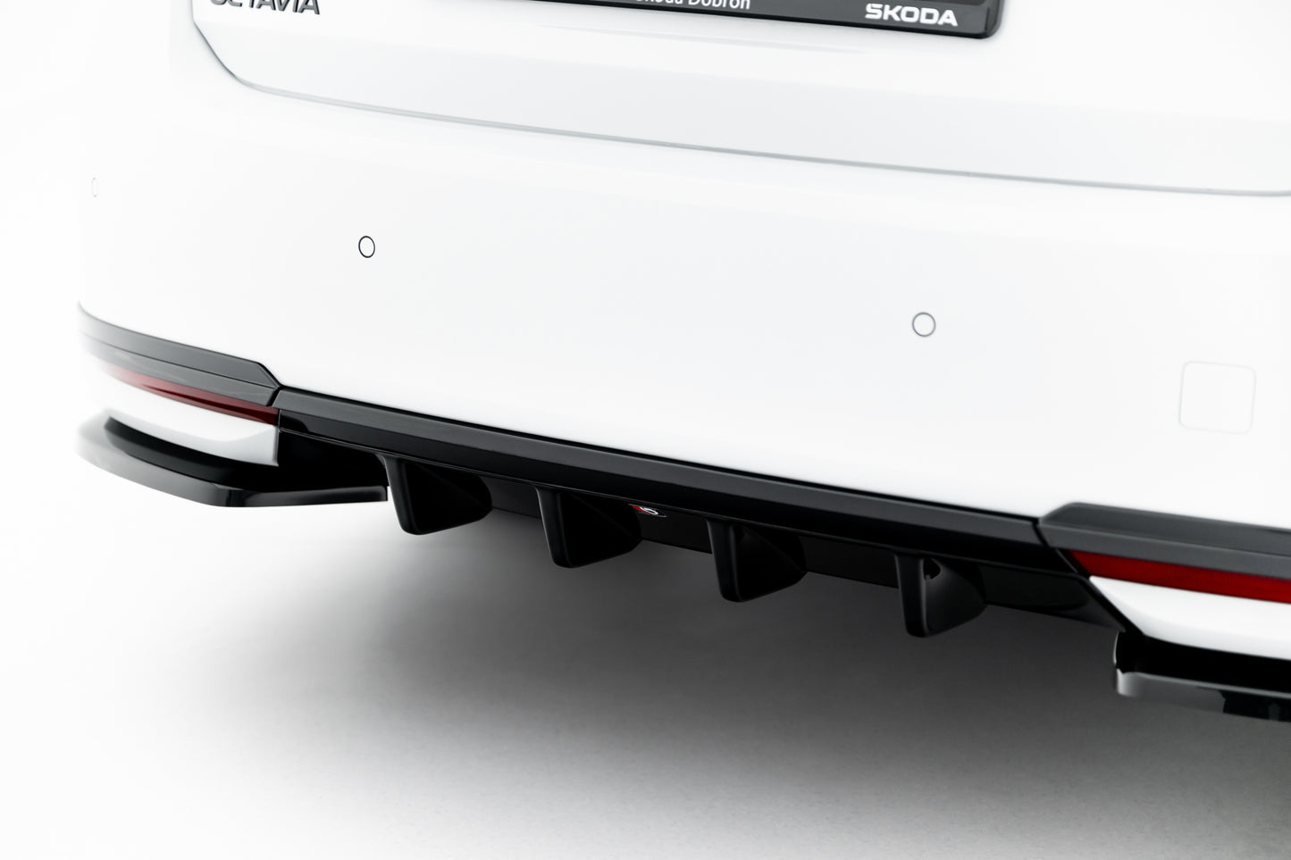 Diffusor Heck Ansatz für Skoda Octavia Sportline Liftback / Combi Mk4 Facelift schwarz Hochglanz