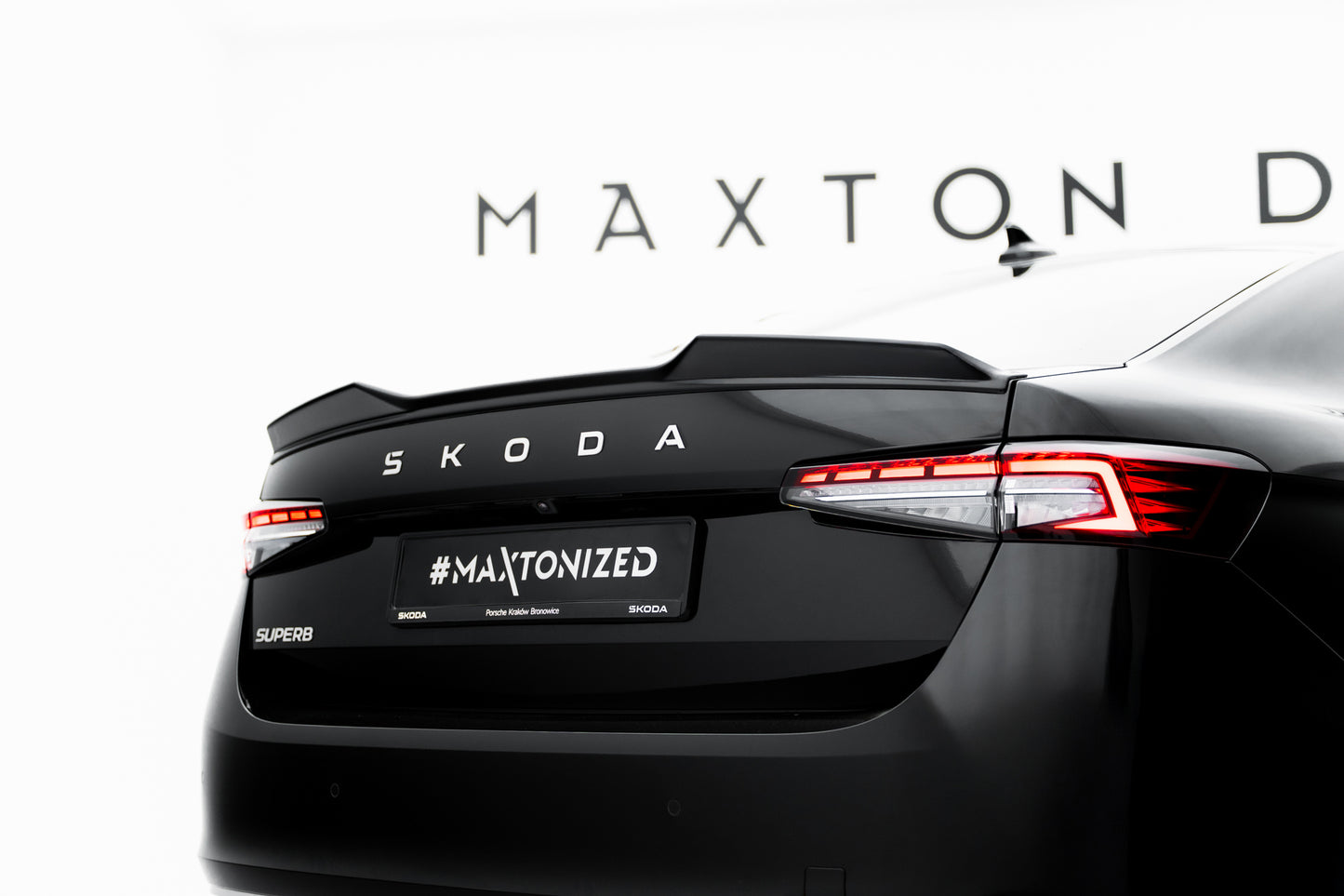 Spoiler CAP 3D für Skoda Superb Limousine Mk4 schwarz Hochglanz