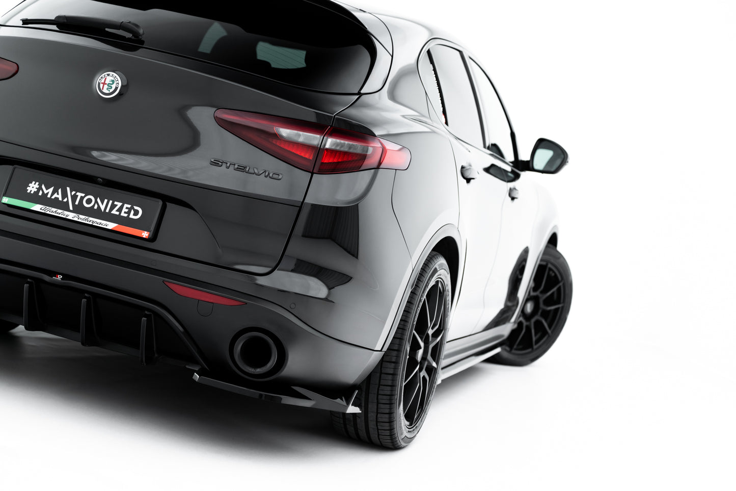 Heck Ansatz Flaps Diffusor V.2 für Alfa Romeo Stelvio Mk1 schwarz Hochglanz