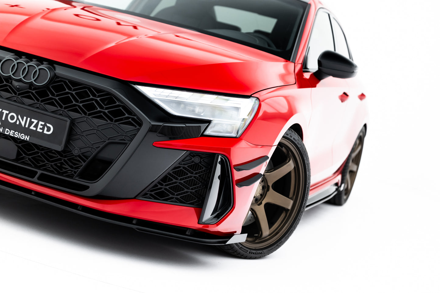 Street Pro Front Ansatz + Flaps für Audi RS3 Limousine 8Y Facelift schwarz Hochglanz