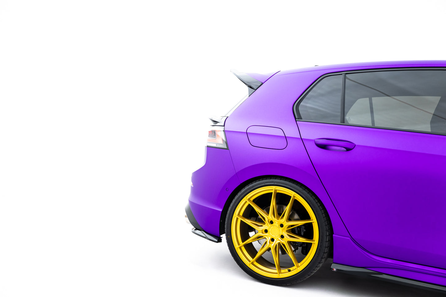 Heck Ansatz Flaps Diffusor V.8 für VW Golf R Mk8 / Mk8 Facelift schwarz Hochglanz