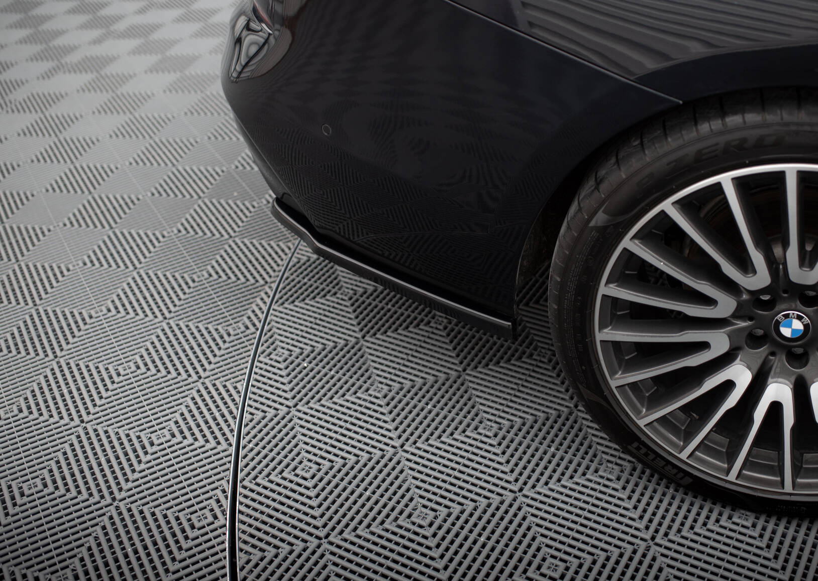 Heck Ansatz Flaps Diffusor für BMW 6er GT G32 M-Paket schwarz Hochglanz