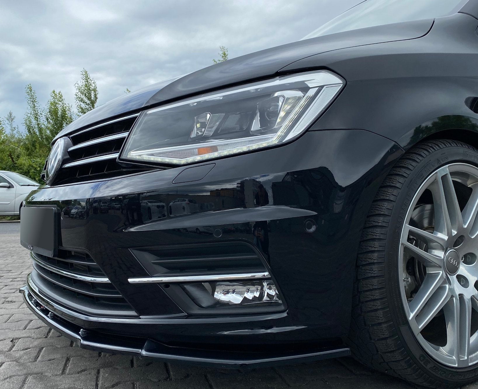 Front Ansatz für VW Caddy Mk. 4 schwarz Hochglanz