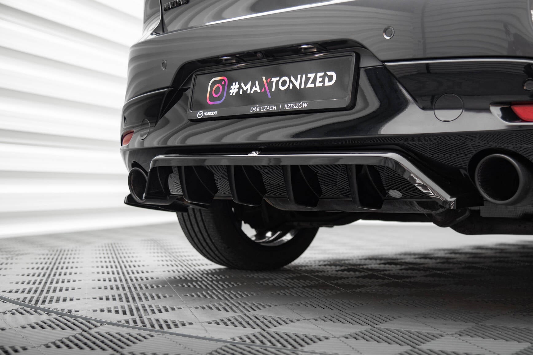 Mittlerer Cup Diffusor DTM Look Heck Ansatz für Mazda 3 Mk4 schwarz Hochglanz