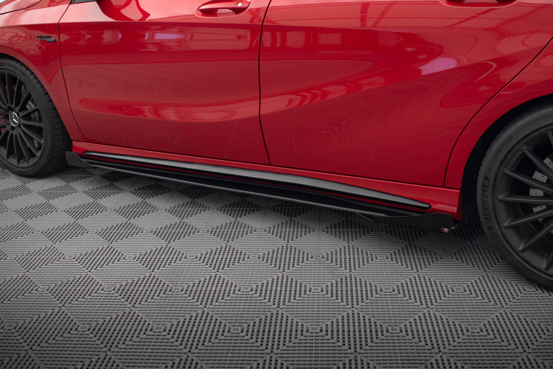 Street Pro Seitenschweller Ansatz für + Flaps Mercedes-Benz A 45 AMG W176 Facelift schwarz Hochglanz